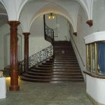 nicht abgeschlossen: Freitreppe im Erdgeschoss