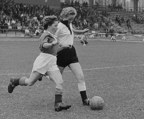 Frauenländerspiel 1957 im Rosenausstadion