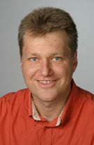Jochen Mack ist gelernter Pädagoge und Theologe und für die Augsburger Grünen als Medienberater tätig und und konsequenter Kritiker der FCA-Berichterstattung der DAZ. 