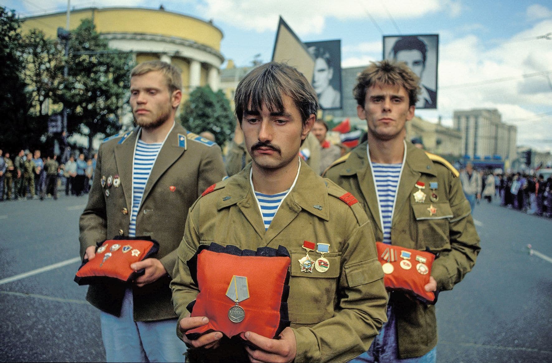 Moskau / Moscow1992 : Militär - Veteranen demonstrieren am Jahrestag des ersten Putsches / Army - veterants at a demonstration at the first anniversary of the coup © Daniel Biskup/BOEHMEDIA.de