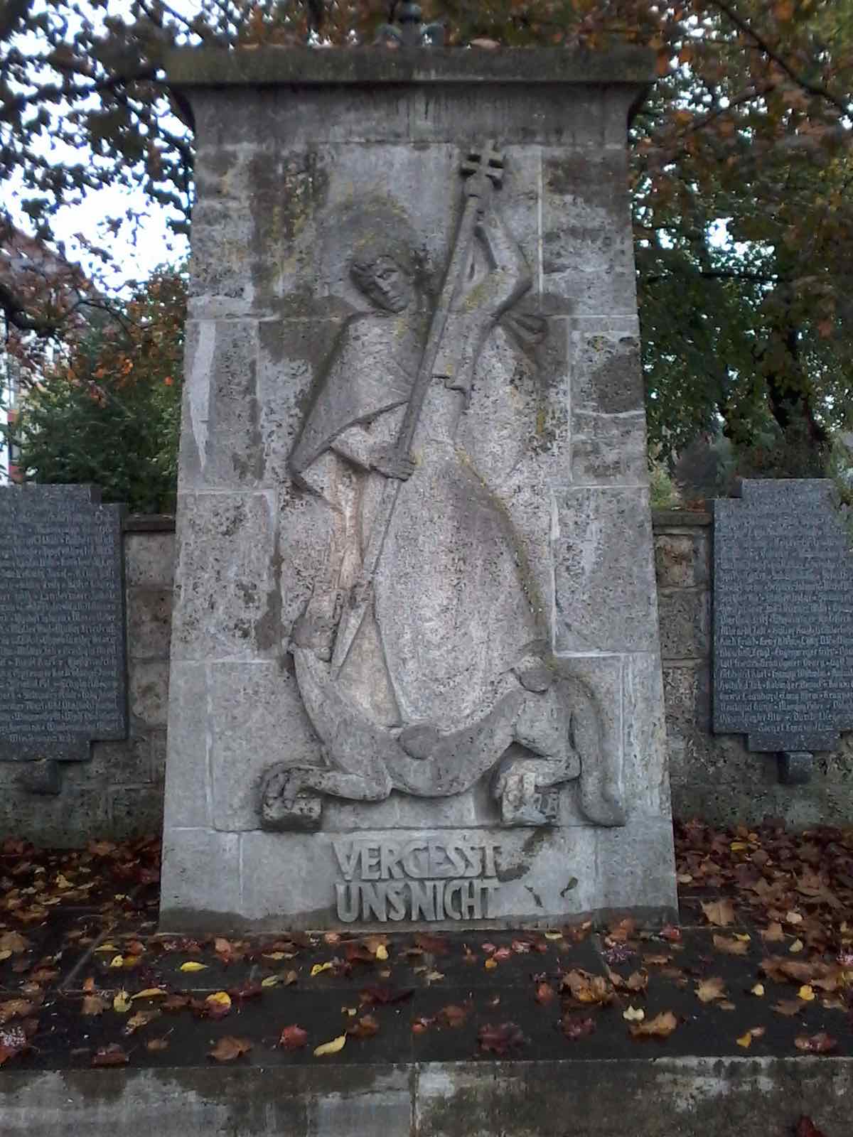 Engel ohne Flügel: Heldengedenken in Königsbrunn (c) DAZ